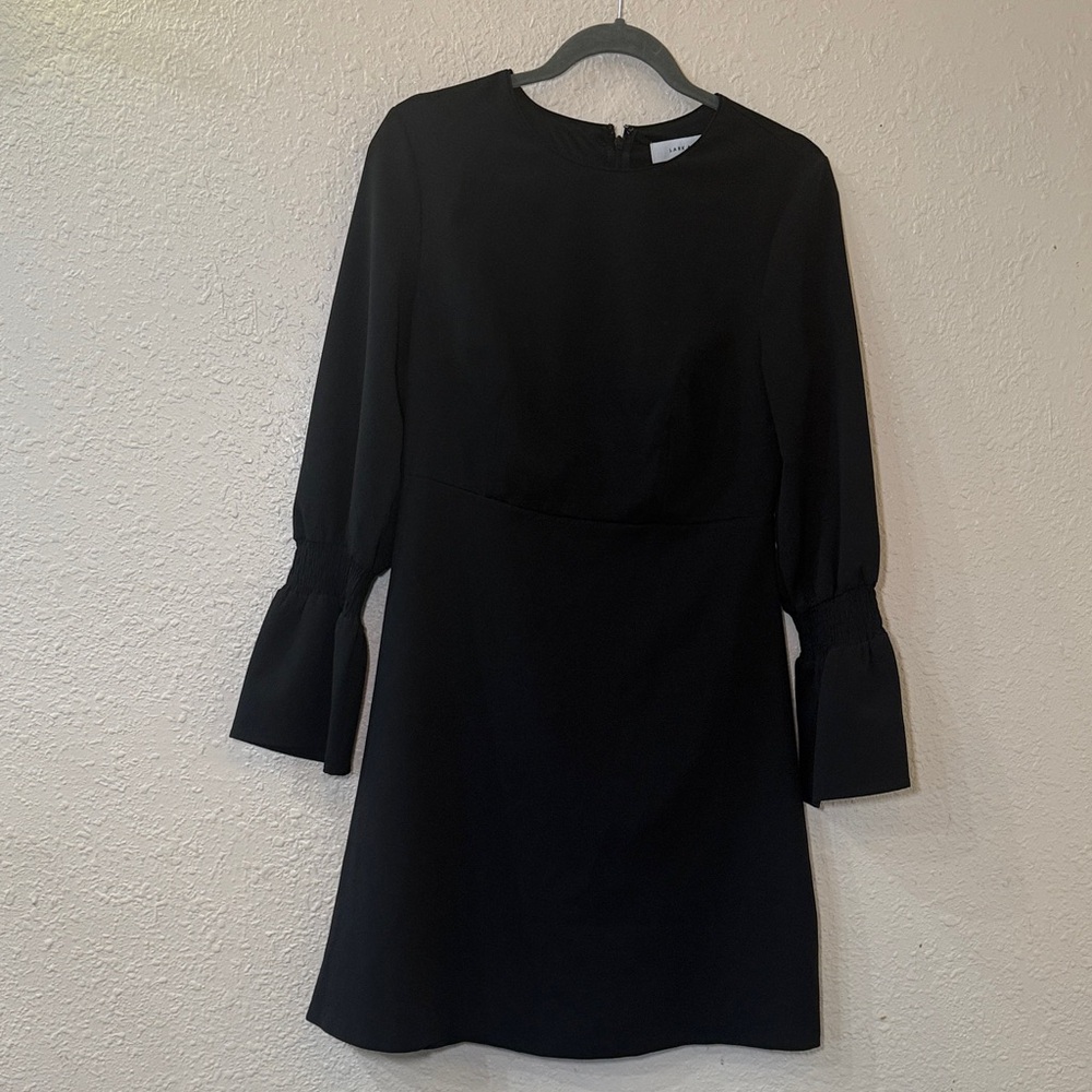 Lark & Ro Black Long-Sleeve Shift Dress with Bell Cuffs